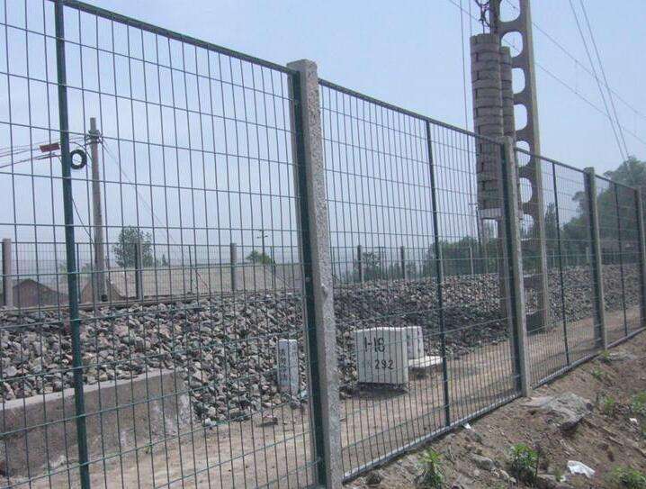 高鐵防護(hù)柵欄