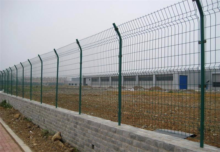 小區(qū)雙邊絲護欄網受歡迎的理由